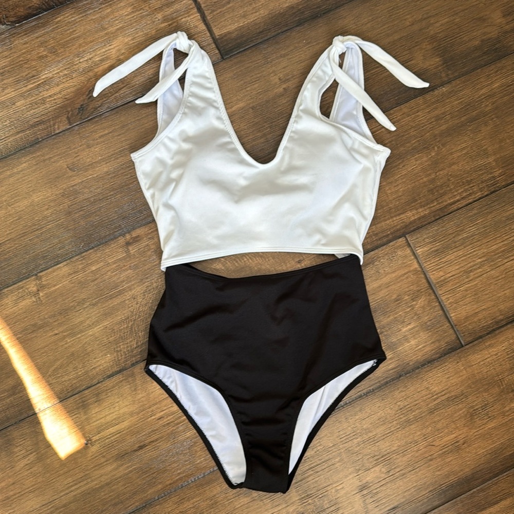 NWOT black and white one piece cut out swim suit size large